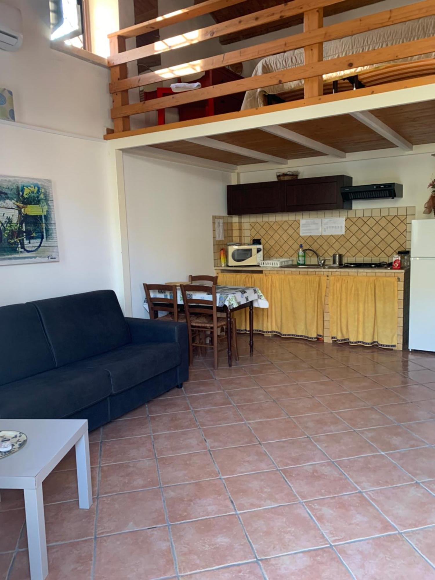 Lovely Cottage 卡斯泰拉马莱 外观 照片