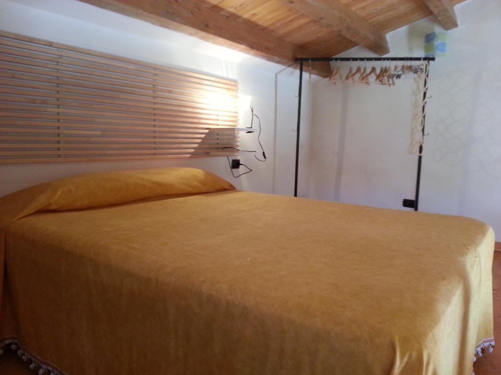 Lovely Cottage 卡斯泰拉马莱 外观 照片